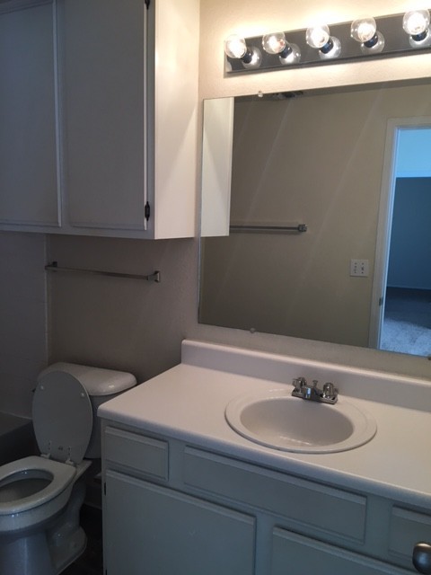 2 beds, 2 baths, 960 sqft, $1,525, Unit 7202