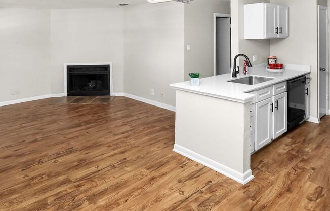 2 beds, 1 bath, 782 sqft, $1,045, Unit 605