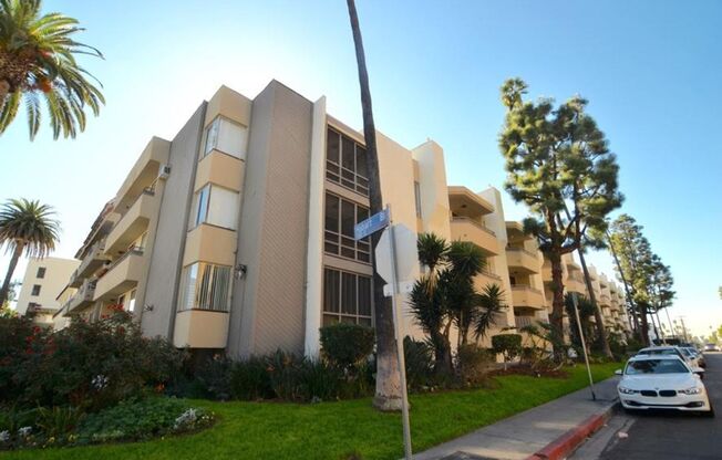 5th Street Apartments- Luxurious Bedrooms with Covered Parking! Call Now!