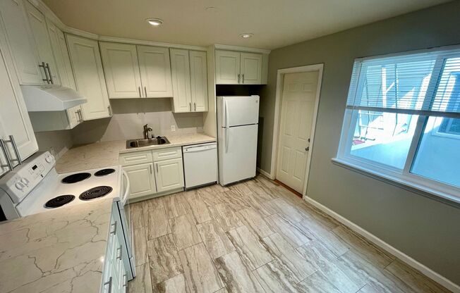 4041 Lincoln Way (1107r)