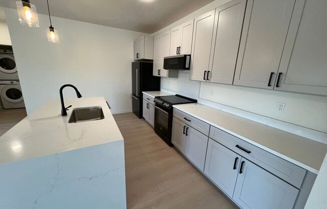 1 bed, 1 bath, 800 sqft, $1,675, Unit 305