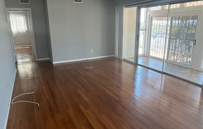 2 beds, 1 bath, $2,200