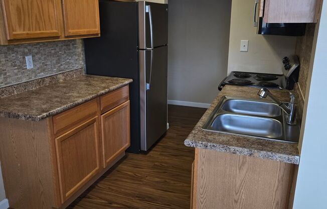 2 beds, 1 bath, 900 sqft, $940, Unit 92