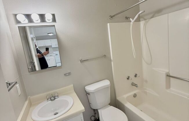 1 bed, 1 bath, 447 sqft, $899, Unit Unit E