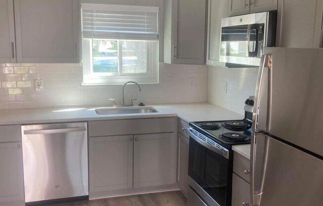 2 beds, 1 bath, 950 sqft, $1,395, Unit 11216 W 60th Terrace - Unit A