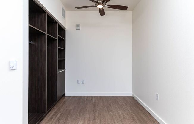 Studio, 1 bath, 520 sqft, $1,295, Unit 215