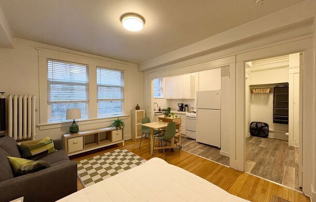 Studio, 1 bath, 335 sqft, $2,195, Unit Unit 06