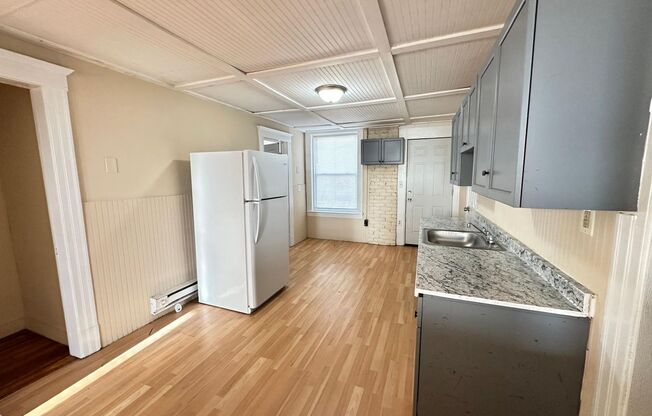 2 beds, 1 bath, $1,300, Unit 855 Main- 5L