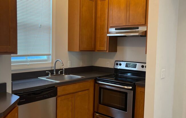 Newly Renovated 2B Apartment just Blocks from Forsyth