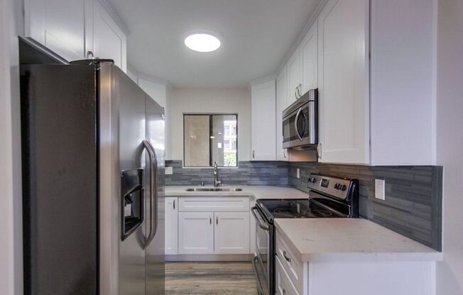 Upgraded 1/1 condo in Normal Heights! Pool/ 1 Parking Space, Laundry on Site!