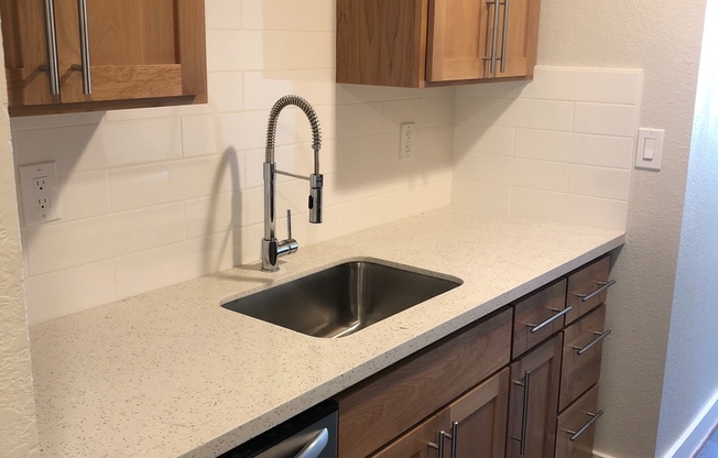 New Remodel Modern Features 1br Hardwoods-Quartz, Stainless Steel Appliances-Micro, DW,  Subway Tiled Kitchen-bath WD Pet friendly Parking Bike storage Bus and Bike
