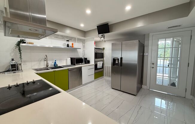 2/2 Available Now! Welcome to Cartagena near IMG