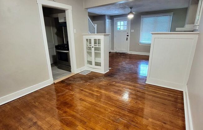 *** Mt. Lebanon Duplex for Rent with Front and Back Porch * Pet Friendly Apartment * Walk to the T * Renovated ***