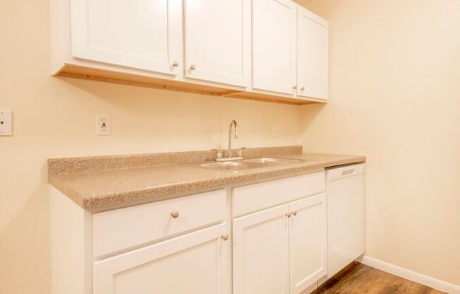 2 beds, 1 bath, 756 sqft, $1,325, Unit 824-203