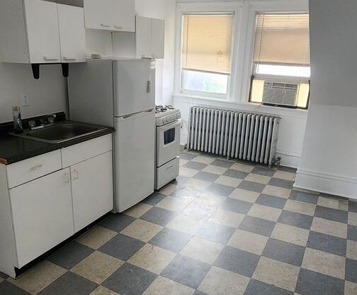 1 bed, 1 bath, $950, Unit Unit 3