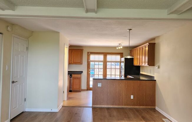 Long Realty & Property Management - Great Location Townhome in Golden