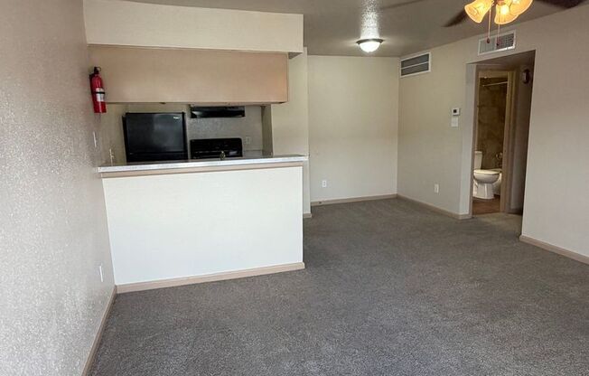 1 bed, 1 bath, 612 sqft, $880, Unit 920