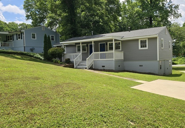 456 HALEY ST SE