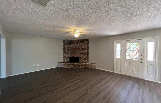 704 LYNNE LN