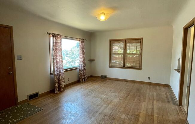 Rent Rate of $1900 if Lease Starts by 8/1/25!