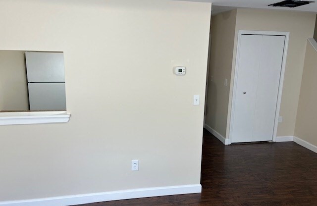 2 beds, 1 bath, 764 sqft, $2,100, Unit 1-27