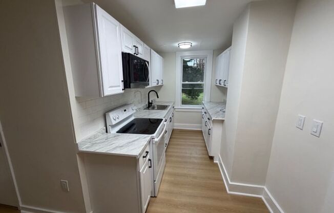 4 beds, 1 bath, 1,300 sqft, $3,500, Unit 473 Amity Rd