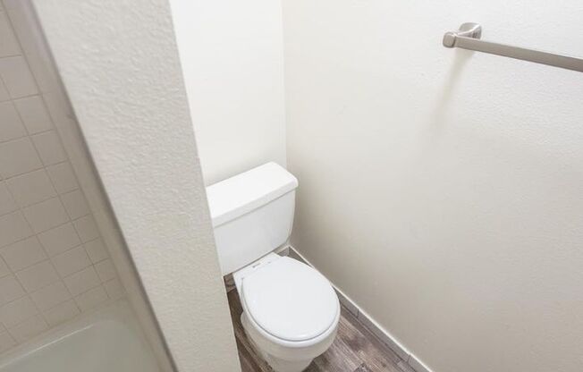 2 beds, 1 bath, 880 sqft, $1,199, Unit 09