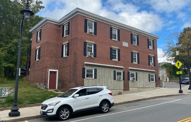 Downtown Efficiency Apartment, Heat & HW Included!