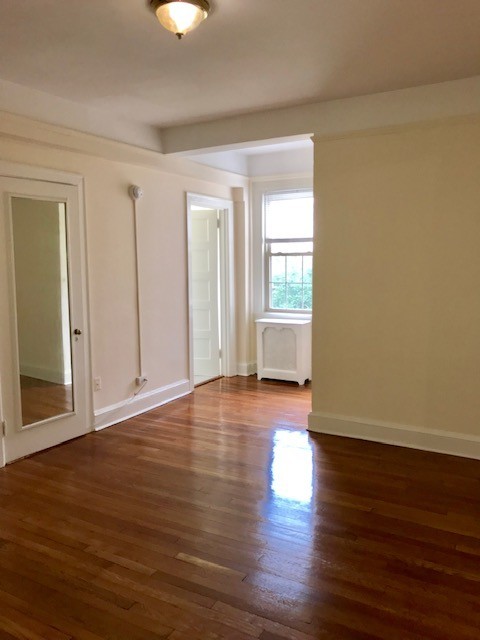 3 beds, 2 baths, 1,300 sqft, $2,300, Unit 315