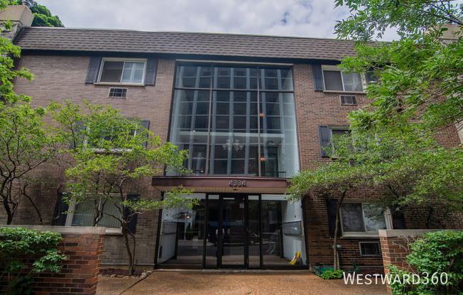 4334 N Clarendon Ave Apt 209