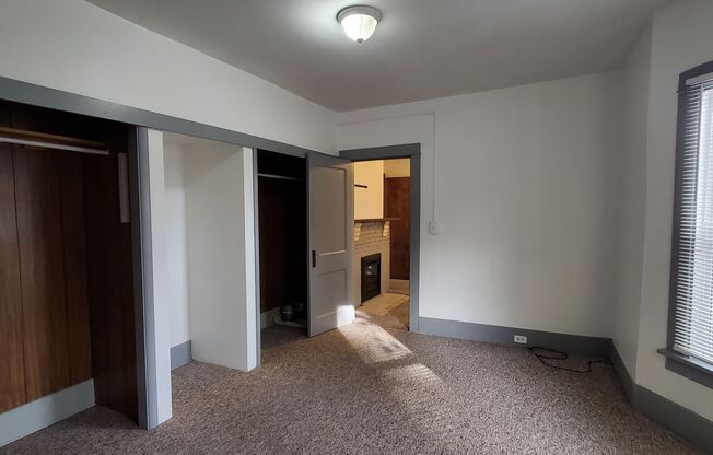 2 beds, 1 bath, $1,050, Unit Unit A