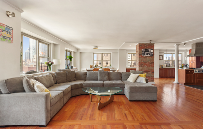 400 E 54 ST