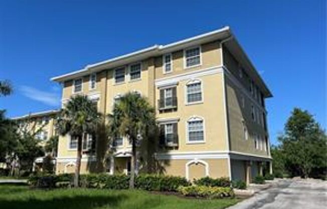 3 beds, 2 baths, $2,500, Unit Unit 201