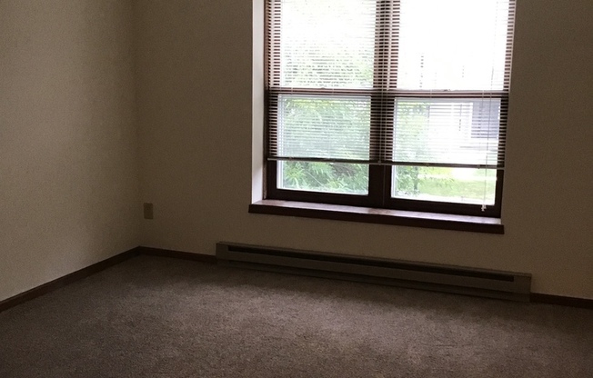 2 beds, 1 bath, 950 sqft, $1,750, Unit 7662CC