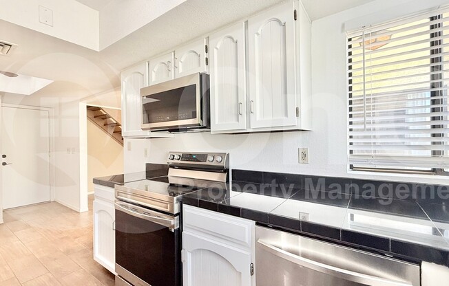 5726 N 10 ST