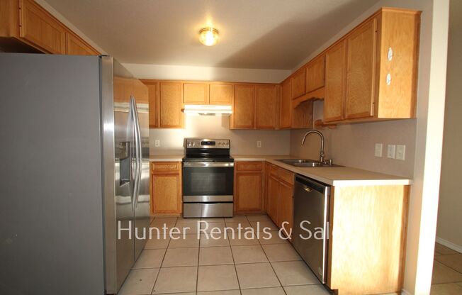 3 beds, 2 baths, $1,295