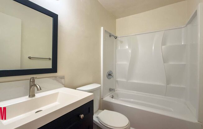 2 beds, 1 bath, $2,095, Unit E