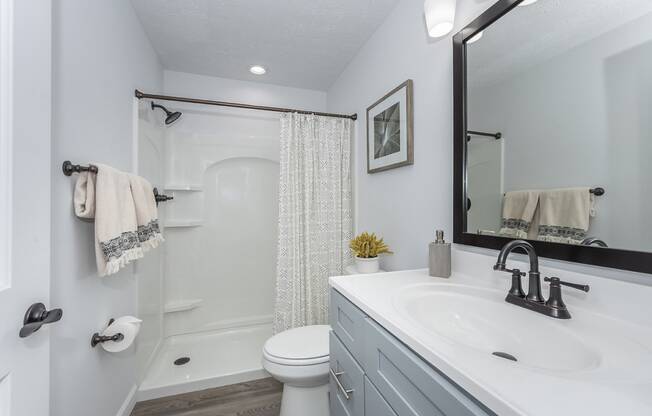 Luxurious Bathroom at Hilltop Apartments, Cincinnati, OH, 45213-2638