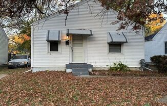 Two bedroom house available immediately!!!!  Hardwood laminate flooring throughout!!!  Apply online today!!!!!