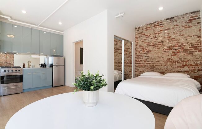 Studio, 1 bath, 223 sqft, $2,225, Unit 402