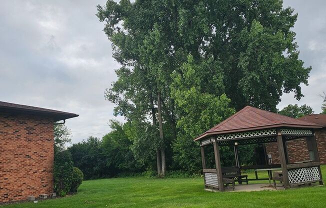 2 beds, 1 bath, 970 sqft, $1,199, Unit FB   2293