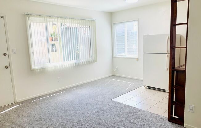 MISSION BEACH! BAY SIDE STUDIO WITH OFF-STREET PARKING! $1,795/MO