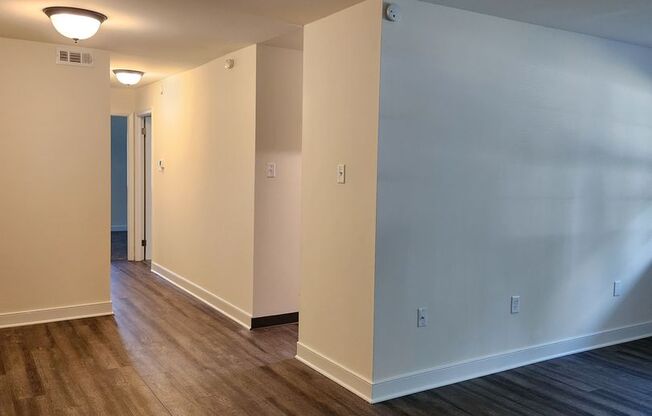 2 beds, 1 bath, 859 sqft, $1,415, Unit GL46004