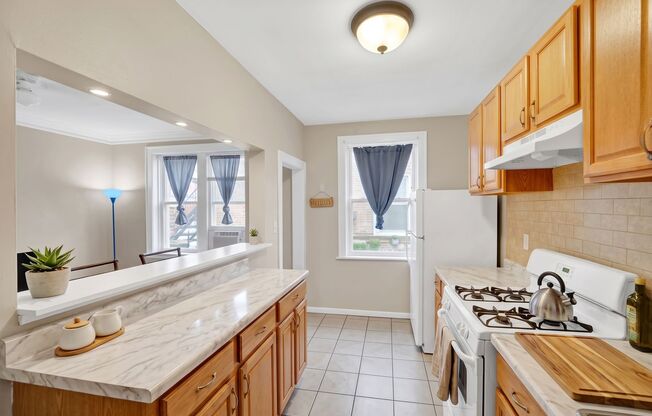 3 beds, 1 bath, 1,300 sqft, $2,900, Unit 2S