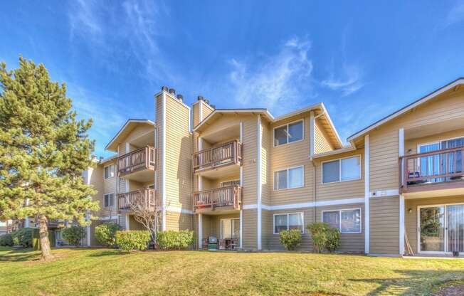 Mirabella Apartments in Everett, Washington Exterior