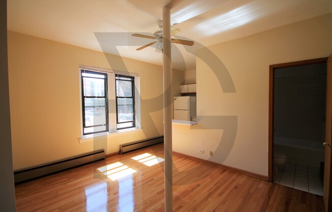 635 W Barry Ave