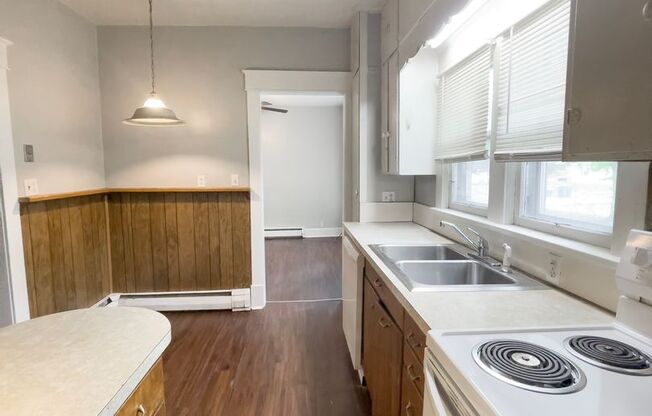 3 beds, 1 bath, 850 sqft, $900, Unit 1515 Apt. A