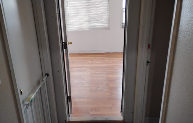 3945 CAPTAIN JON AVE