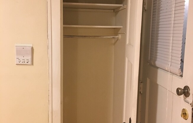 Studio, 1 bath, $895, Unit 4