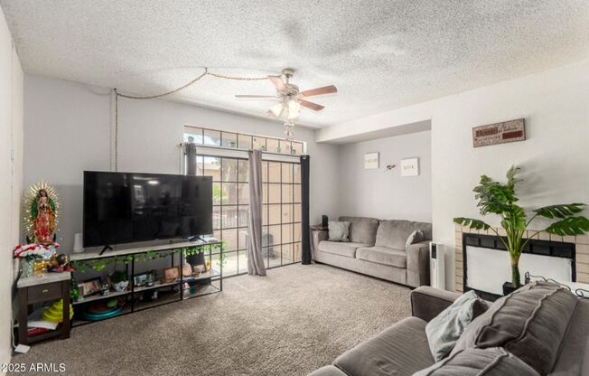 COMING SOON! Spacious 3 Bed 3 Bath Townhouse in Glendale!